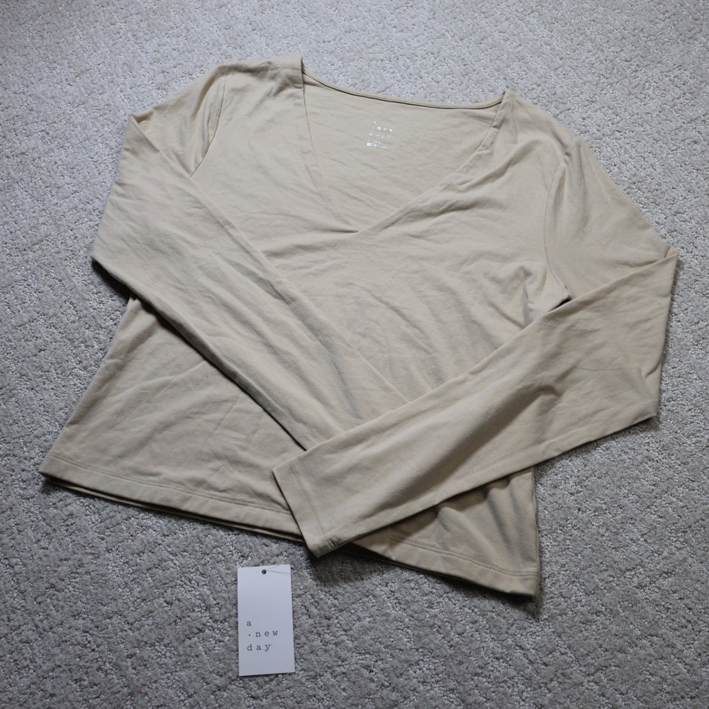 A New Day Womens V-Neck Long Sleeve T-Shirt Tan Beige Size M New NWT